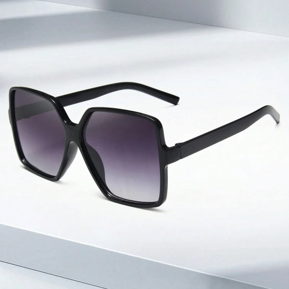 New black sunglasses - Picture 2 of 4